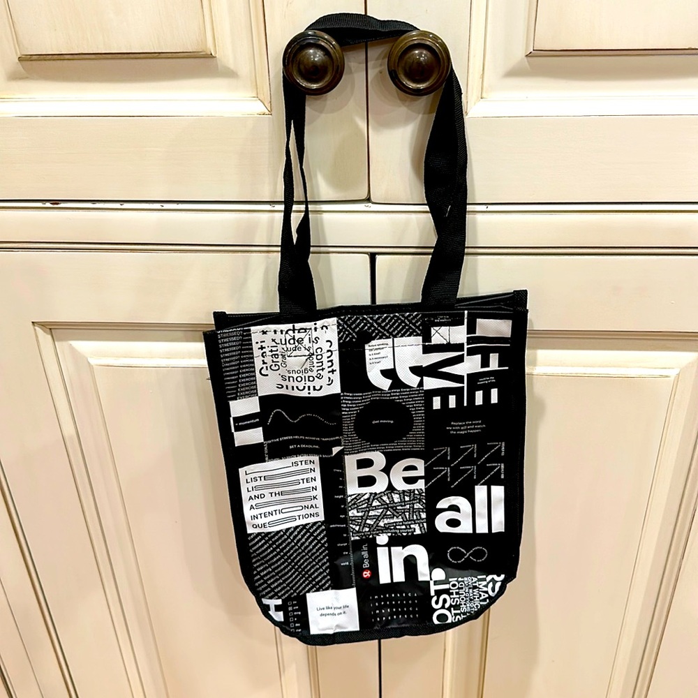 NEW ❤️ LULULEMON REUSABLE BE ALL IN TOTE BAG WITH BLACK HANDLES AND SNAP CLOSURE